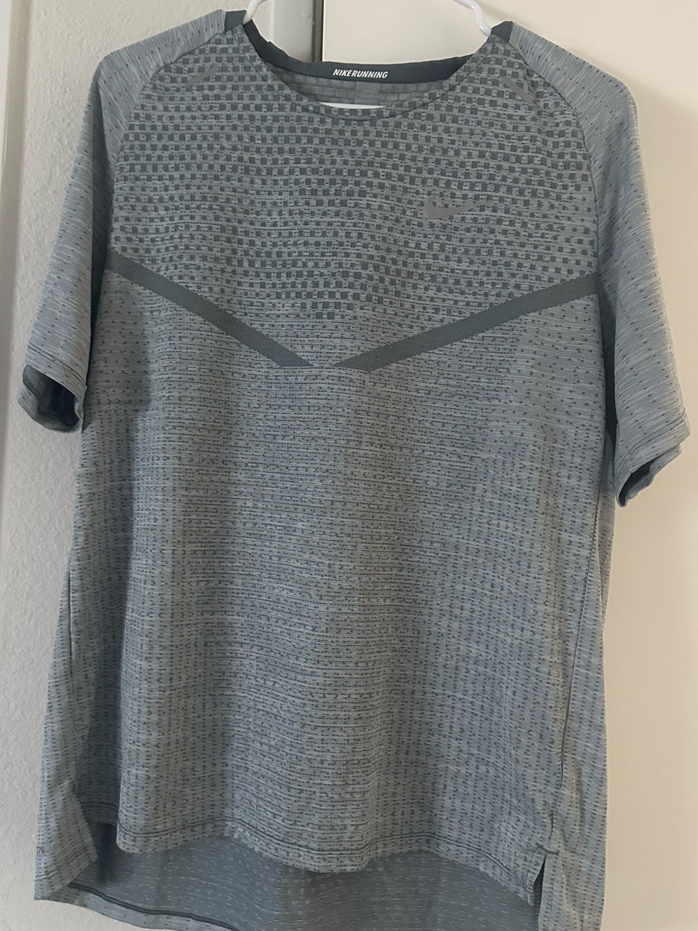 Nike Dri-FIT Men’s Gray Short-Sleeve Performance Running Top L